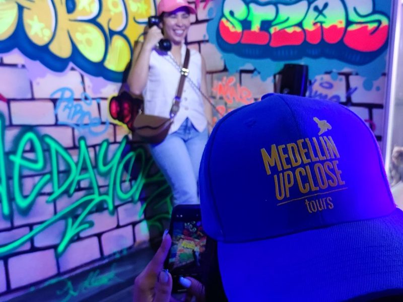 Grafitour Comuna 13 con Medellín de Cerca