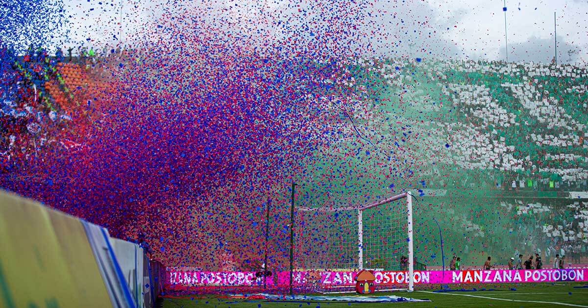 Partido de fútbol en Medellín - Football match 